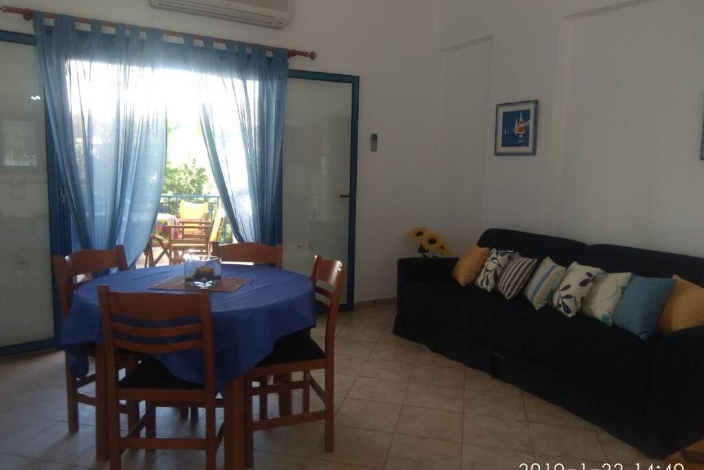Blue Velvet Apartment Paránimfoi Exterior photo